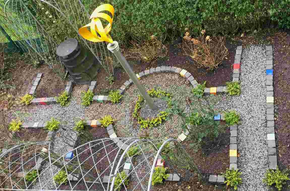 Garten mit Keramik Pflastersteinen von Guido Kratz aus Hannover