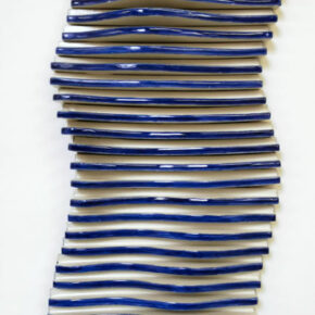dynamisches Wandrelief blau aus Keramik von Guido Kratz aus Hannover